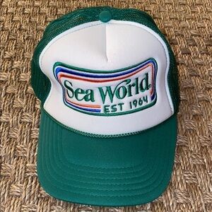 Vintage Sea World Eat 1964 Green and White Trucker Hat